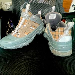 Burberry sneakers size EU 46